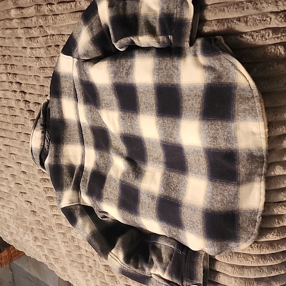 AE Shacket - Picture 4 of 4